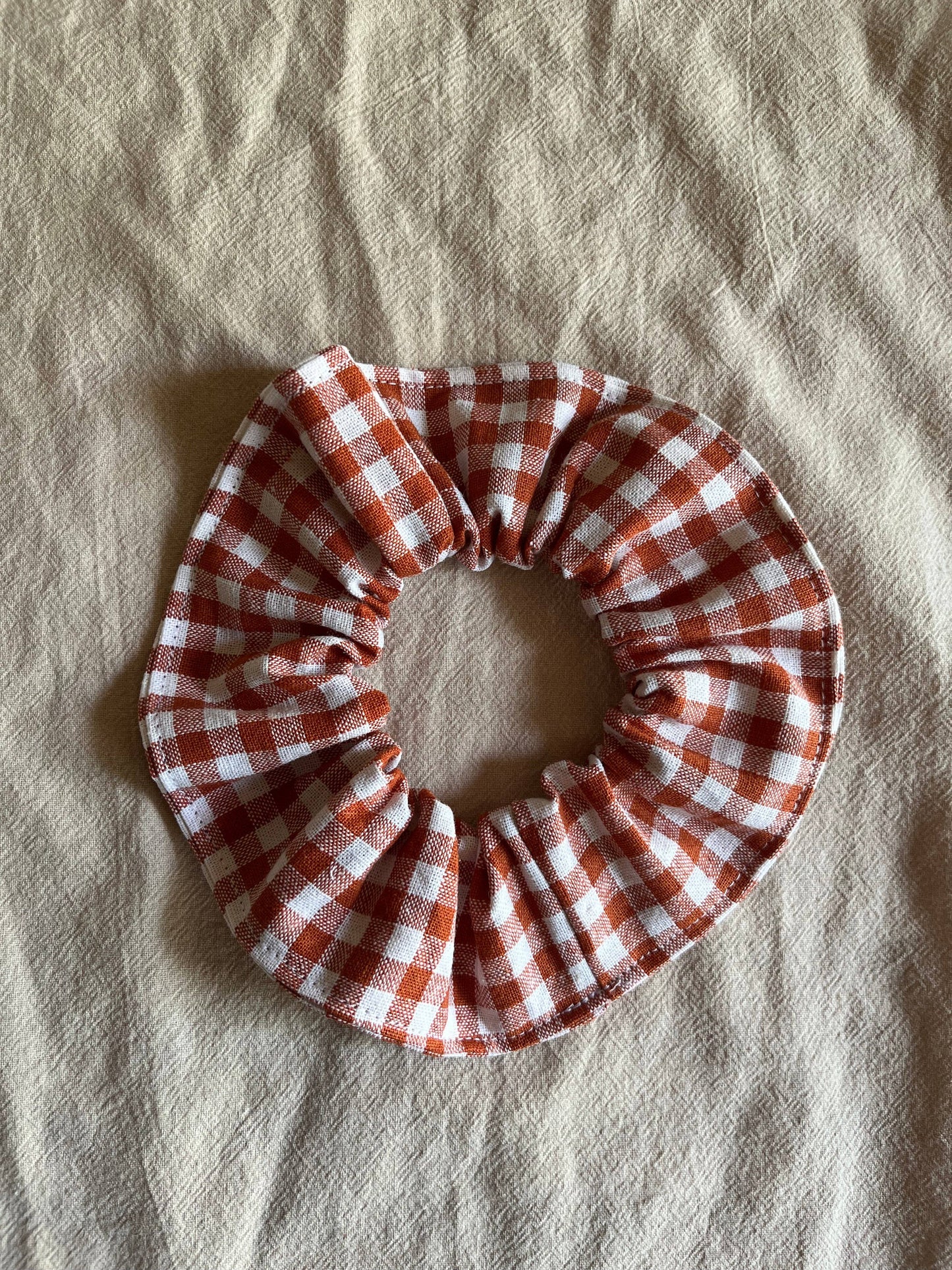scrunchie | strawberry gingham
