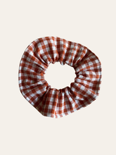 Load image into Gallery viewer, scrunchie | strawberry gingham
