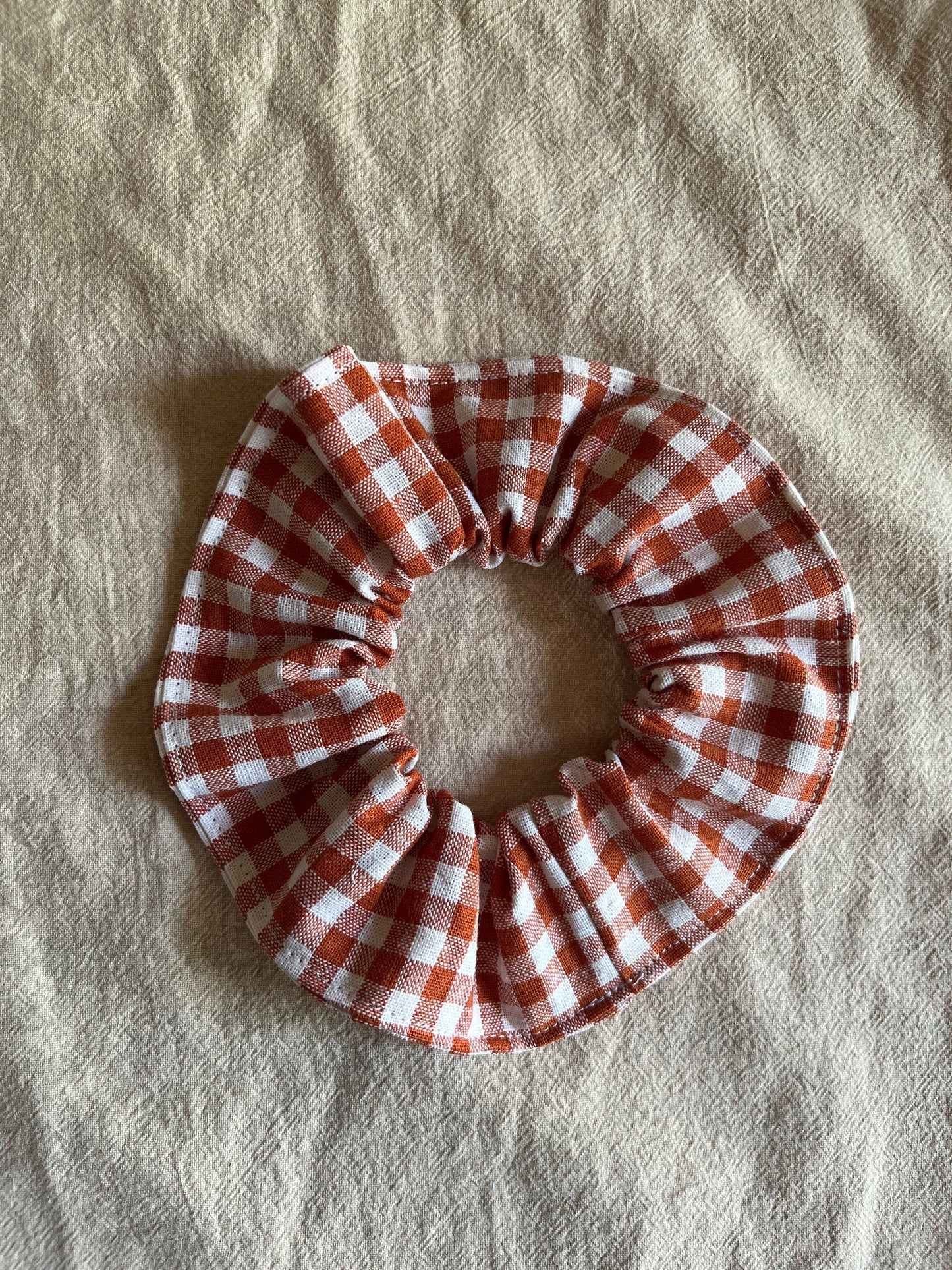 scrunchie | strawberry gingham