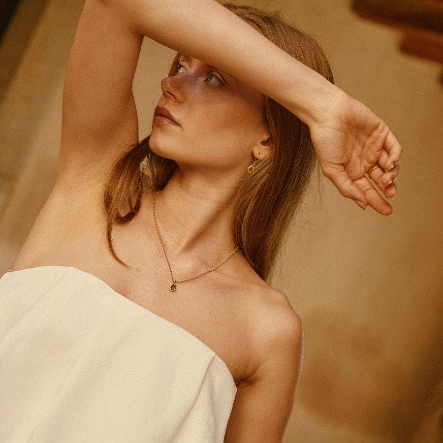 lysia dark green necklace